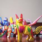 Cajita "Atotonilco" con mini alebrije, dulces mexicanos y algo más  para regalos - Ambiente Mexicano